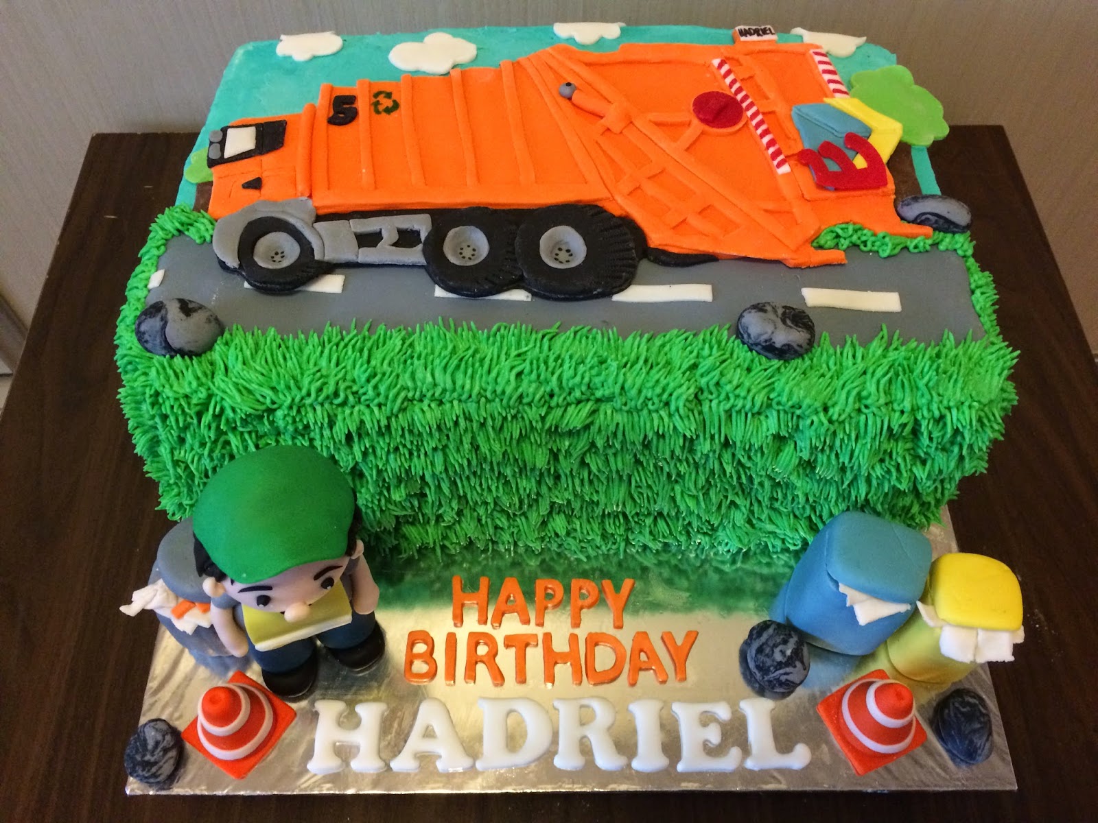 Crissa's Cake Corner! Garbage Truck Cake