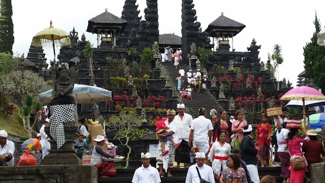 Pura Besakih (Bali - Indonesia) Pura Besakih (Bali - Indonesia)