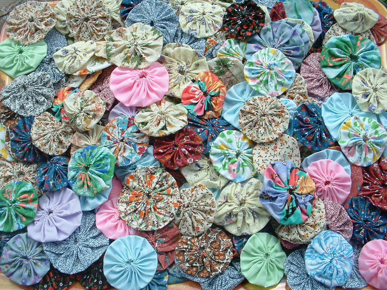 Gone Crafting! FABRIC YOYO'S!