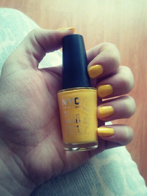A couple of weeks ago I bought this beautiful yellow nail polish from New