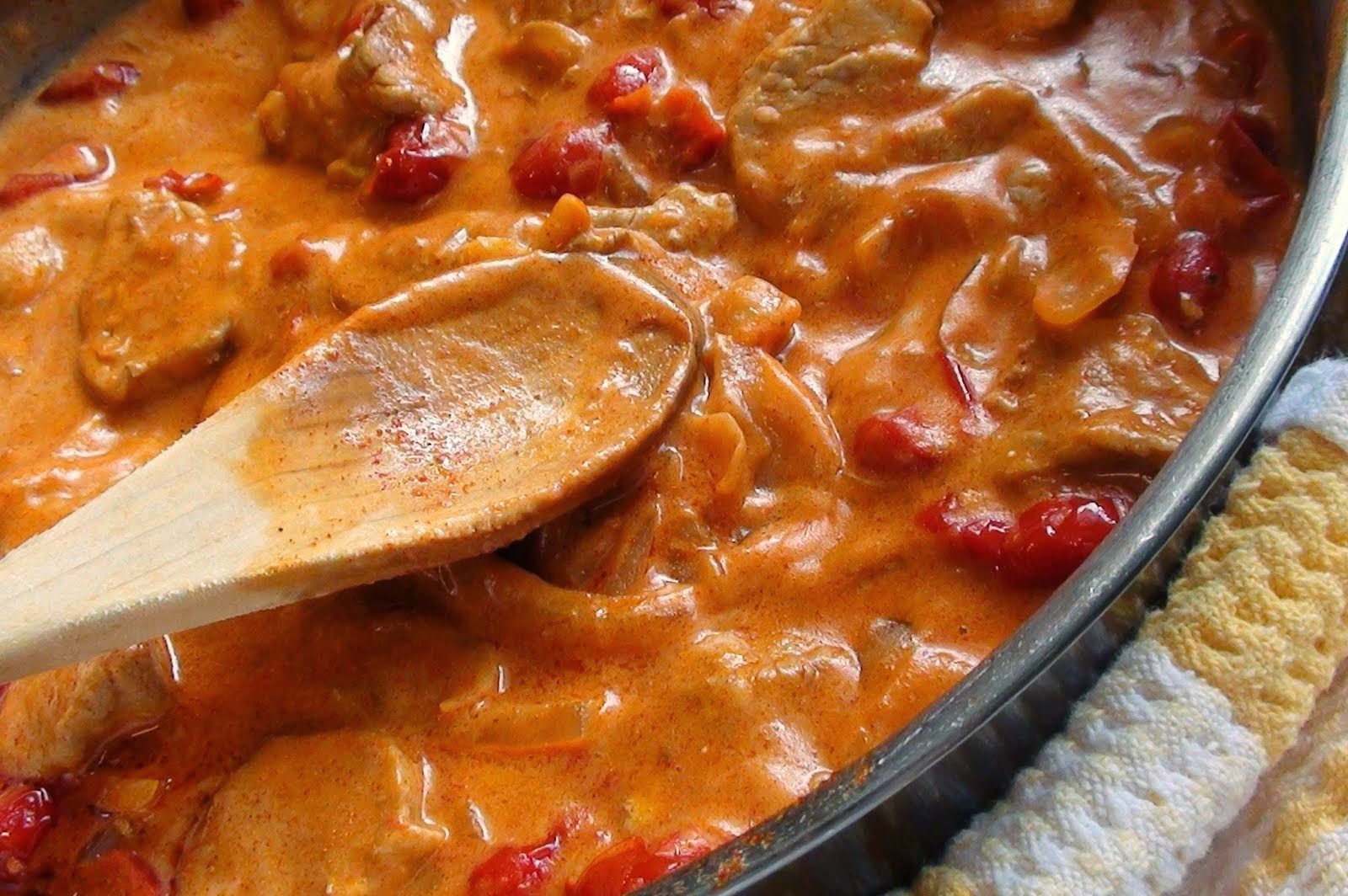 zsuzsa is in the kitchen SKILLET PORK PAPRIKASH SERPENYŐS SERTÉS