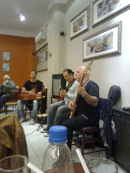 Mauricio veiras( percursão), Celso Krause(Guitarra),Leon Campos(baixo)