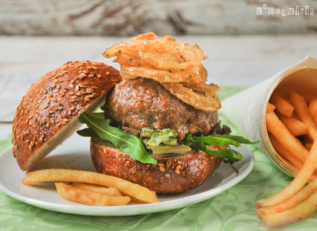 Hamburguesa extra con cebolla a la cerveza Hamburguesa extra con cebolla a la cerveza
