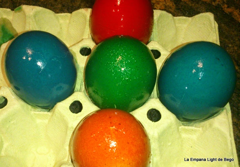 Cómo Tintar De Colores Huevos De Pascua Cocidos
