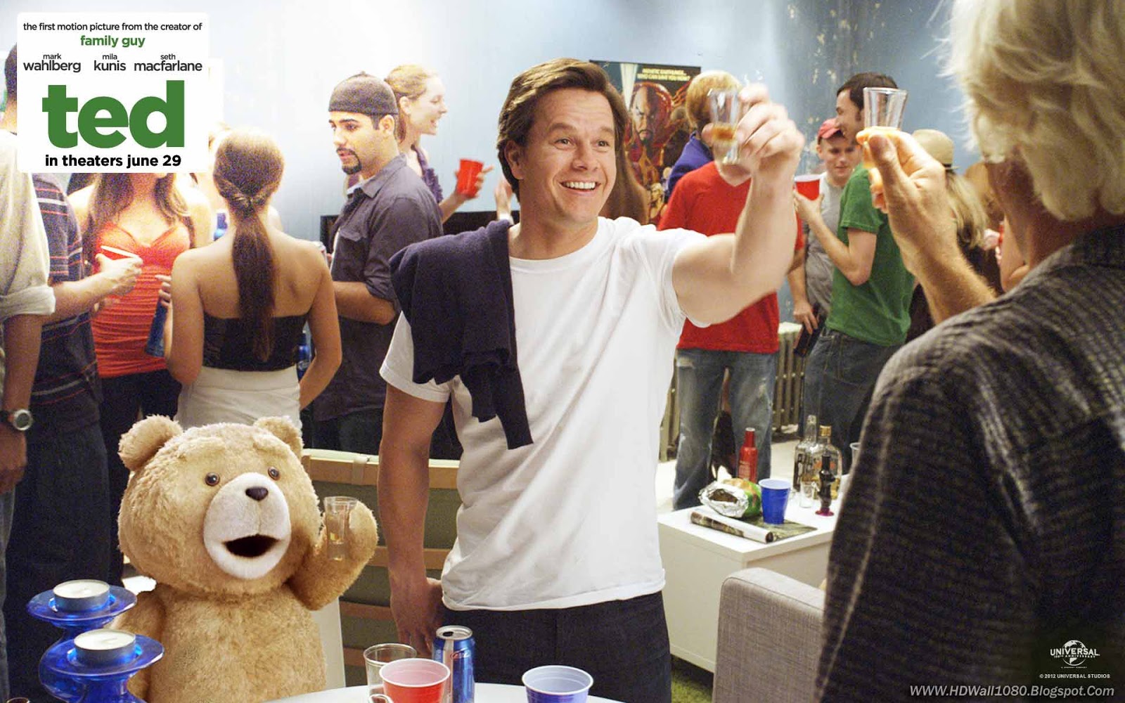 http://2.bp.blogspot.com/-rUUzMykofXs/UL8-_mcGGEI/AAAAAAAABOU/Yflwhziu69A/s1600/Ted+Mark+Wahlberg.jpg