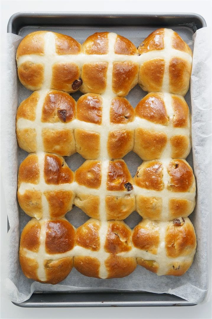Apple and Cinnamon Hot Cross Buns Cakelets & Doilies