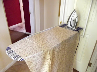 4 Pears: DIY: Desk Skirt