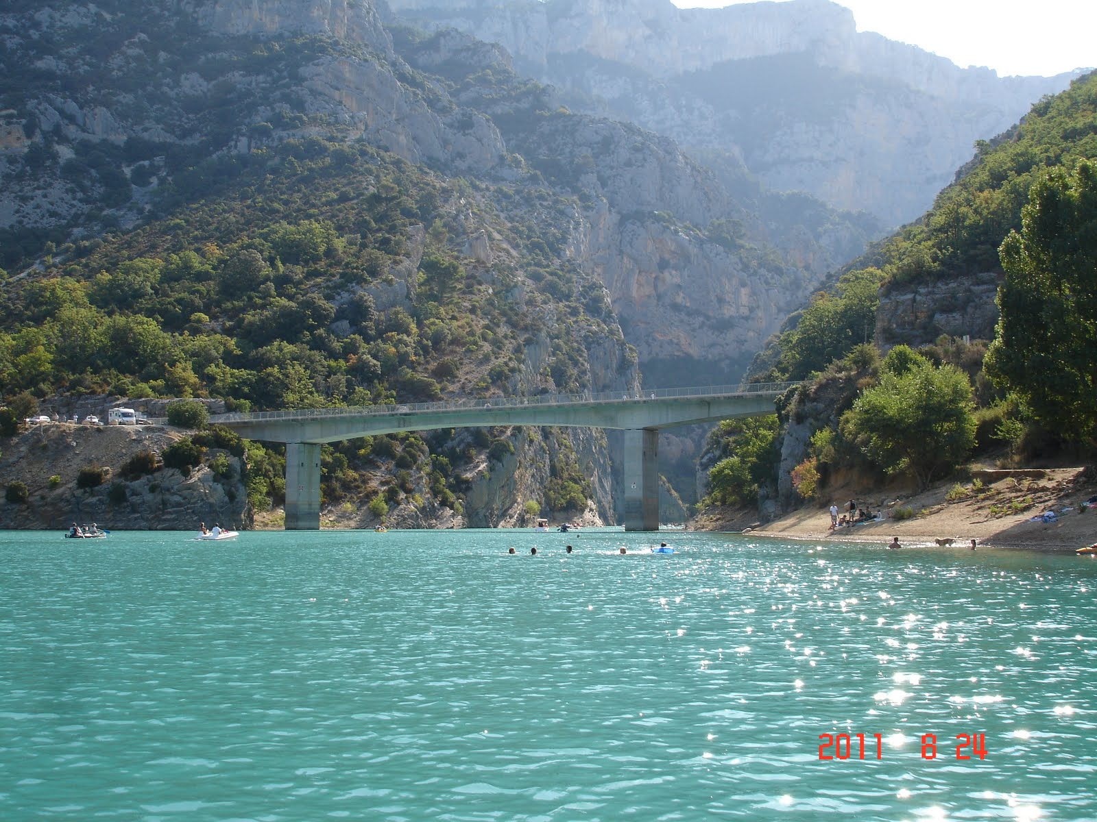 Les du Verdon en Provence Les du Verdon ( vu d'un pédalo )