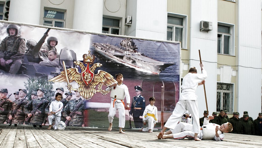 Показательные выступления каратистов (дети)