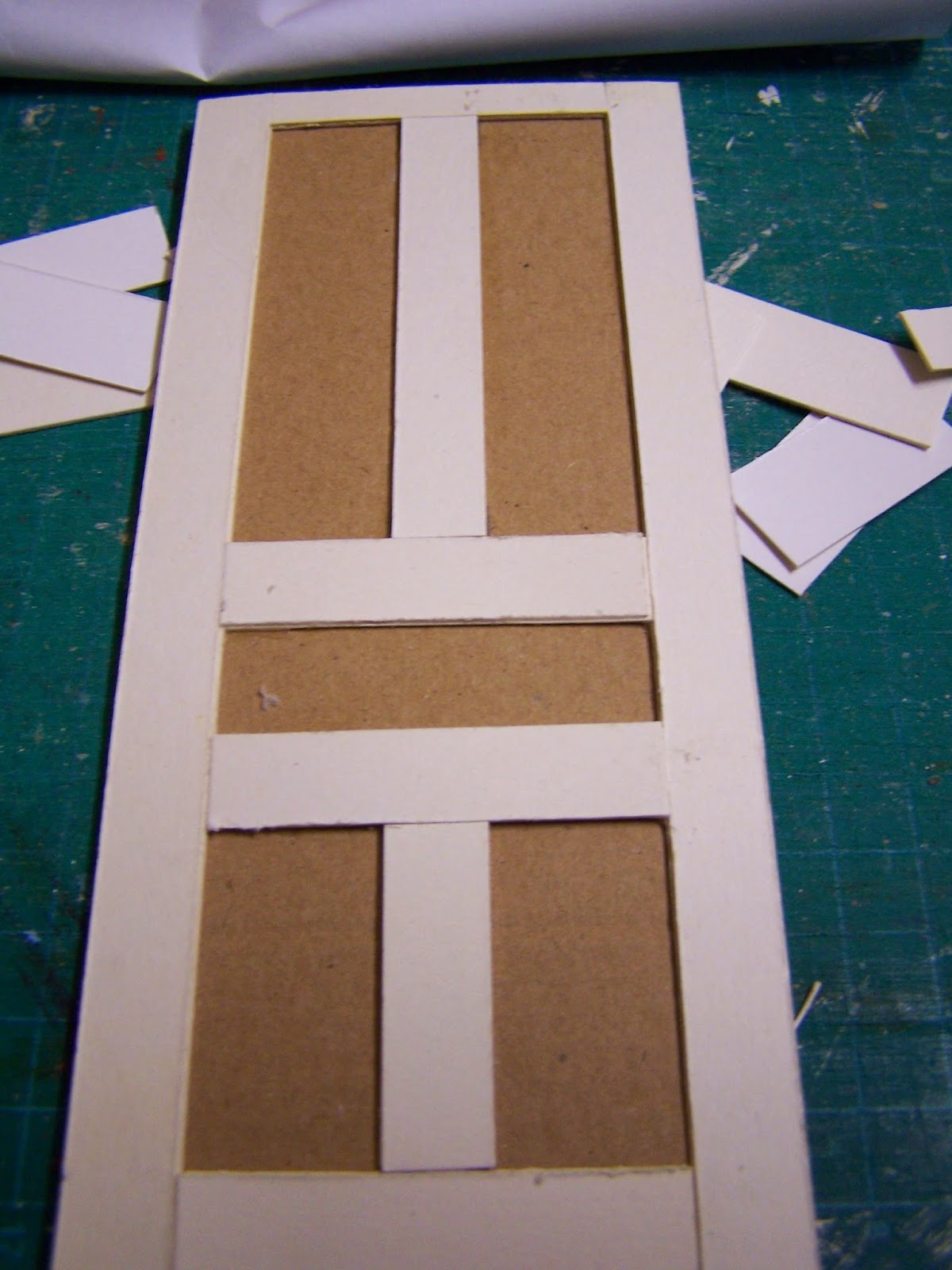 Miniaturas y casas de muñecas: Puerta reciclada