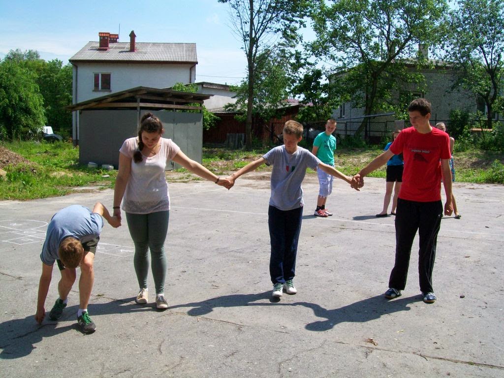 Building Bridges Using the Five Senses Polish kids' traditional games
