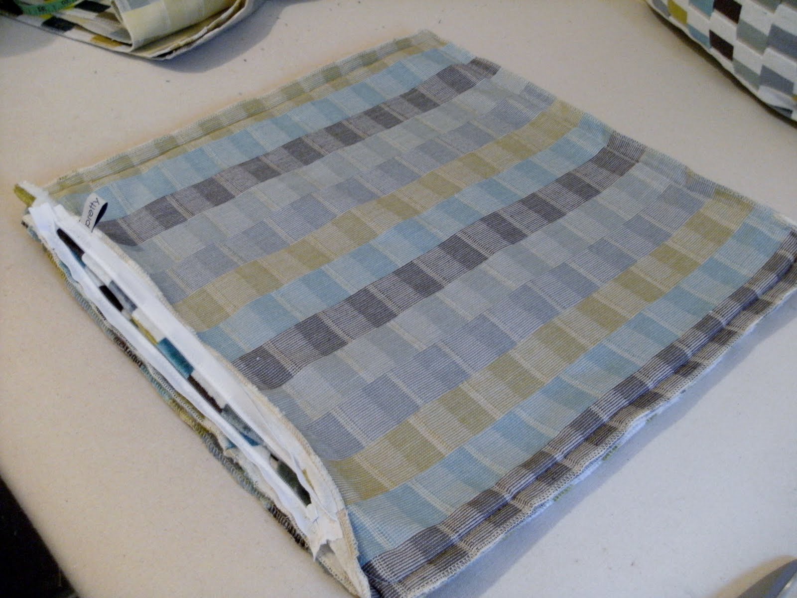 Sew Good by Deborah Good Sew a classic piped cushion cover a tutorial.