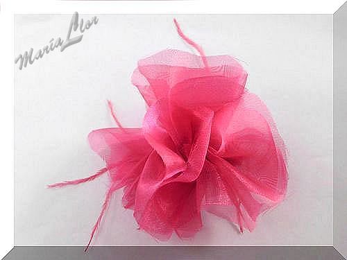 F701001 - FLOR ORGANZA Y PLUMAS