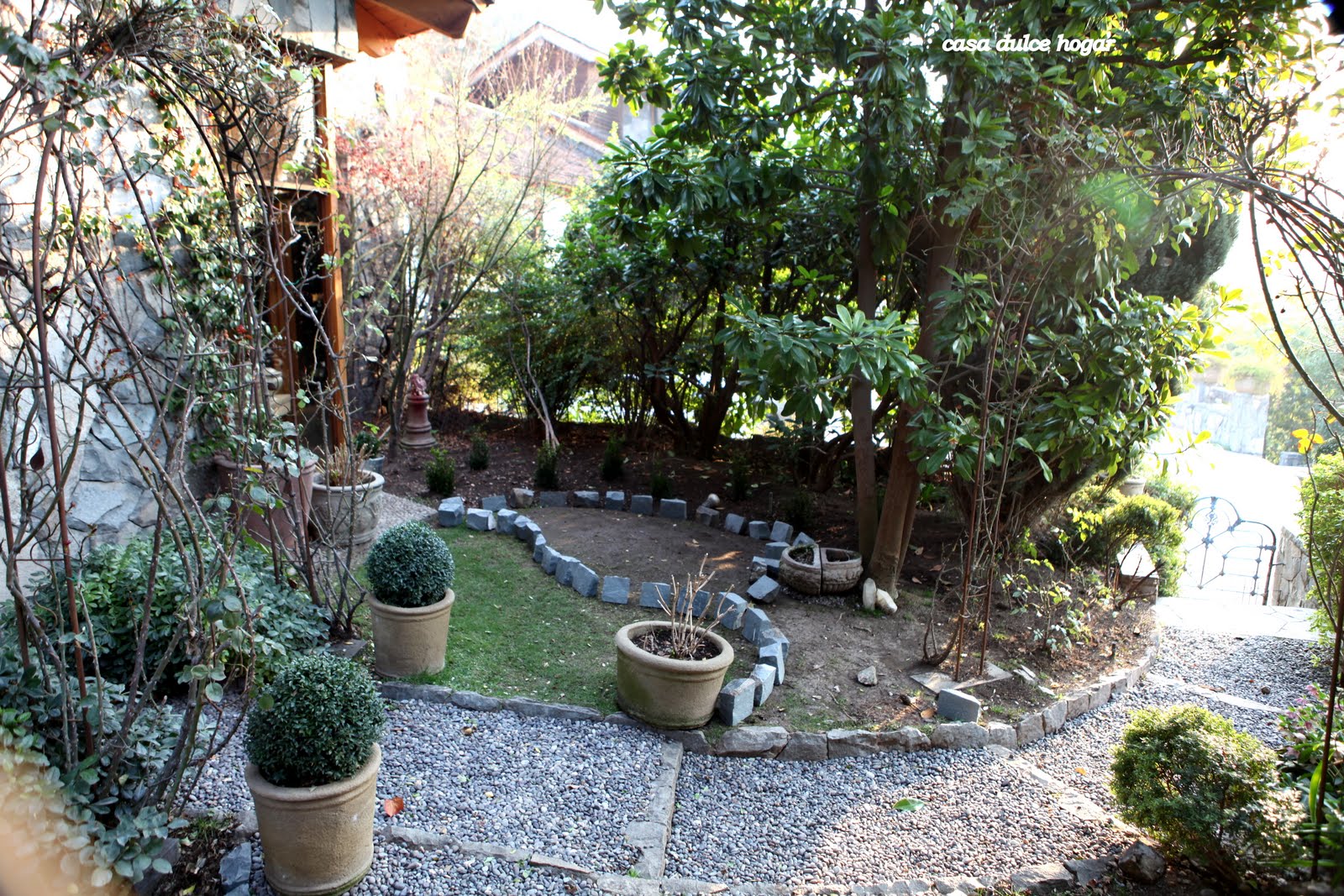 casa dulce hogar: de jardín en sombras a patio duro