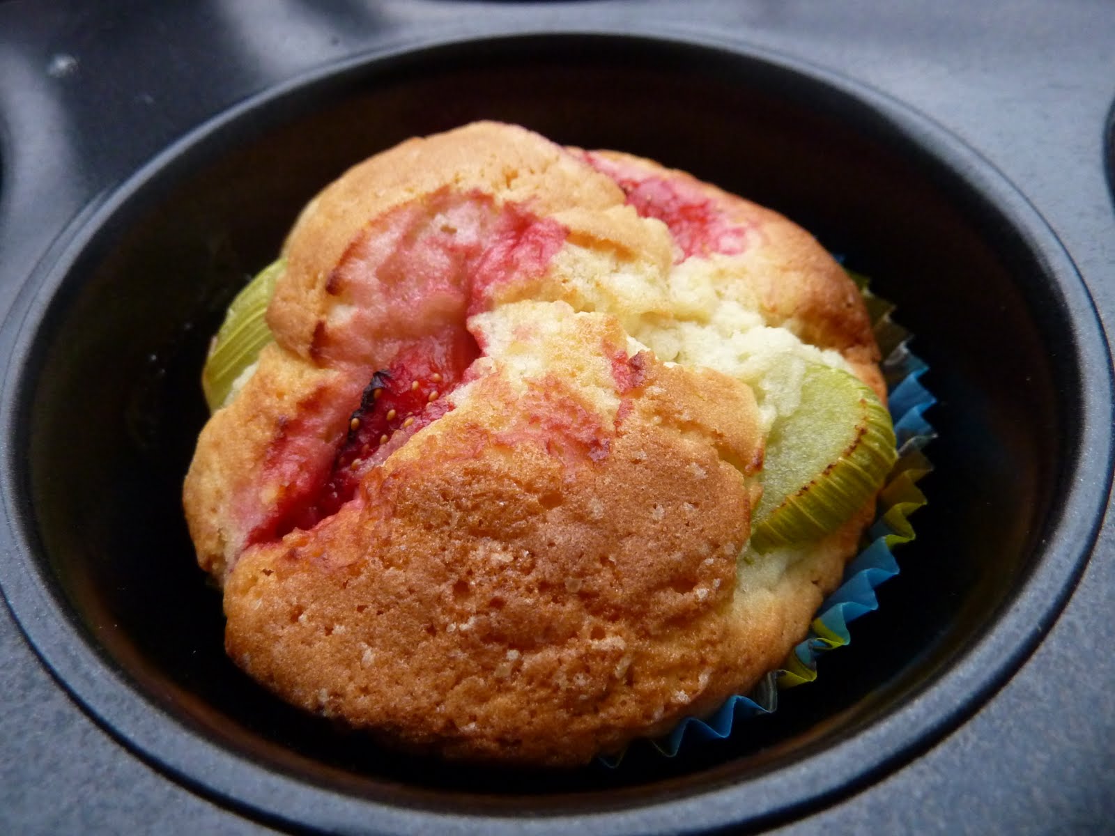 Lilla fritid Muffins med jordgubbar, rabarber och Marsan!