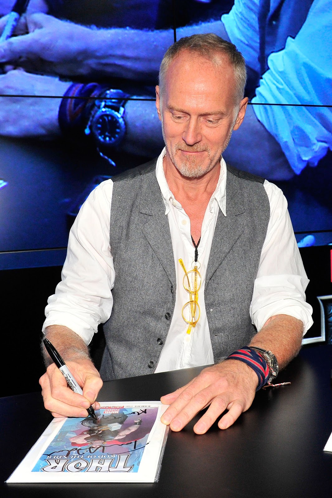 Sasaki Time THOR THE DARK WORLD Marvel Booth Signing Sasaki Time THOR THE DARK WORLD Marvel Booth Signing