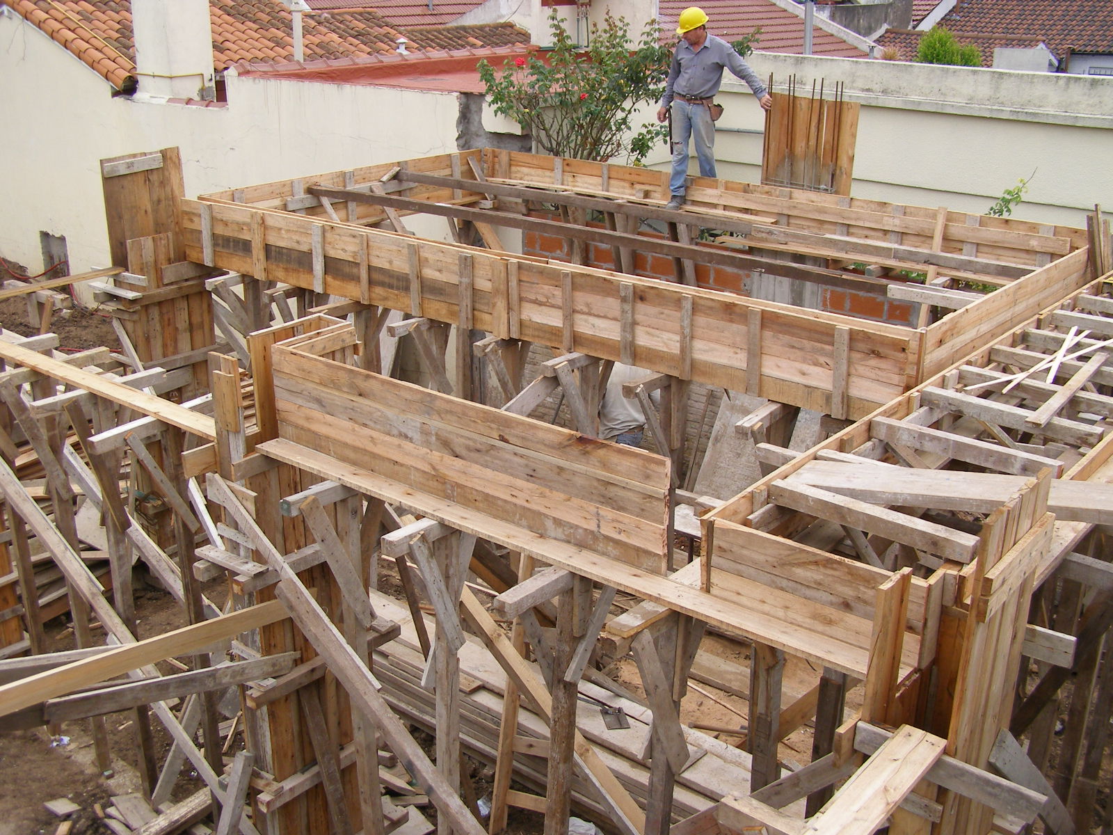Edificio Taormina: encofrado de losa sobre Planta Baja