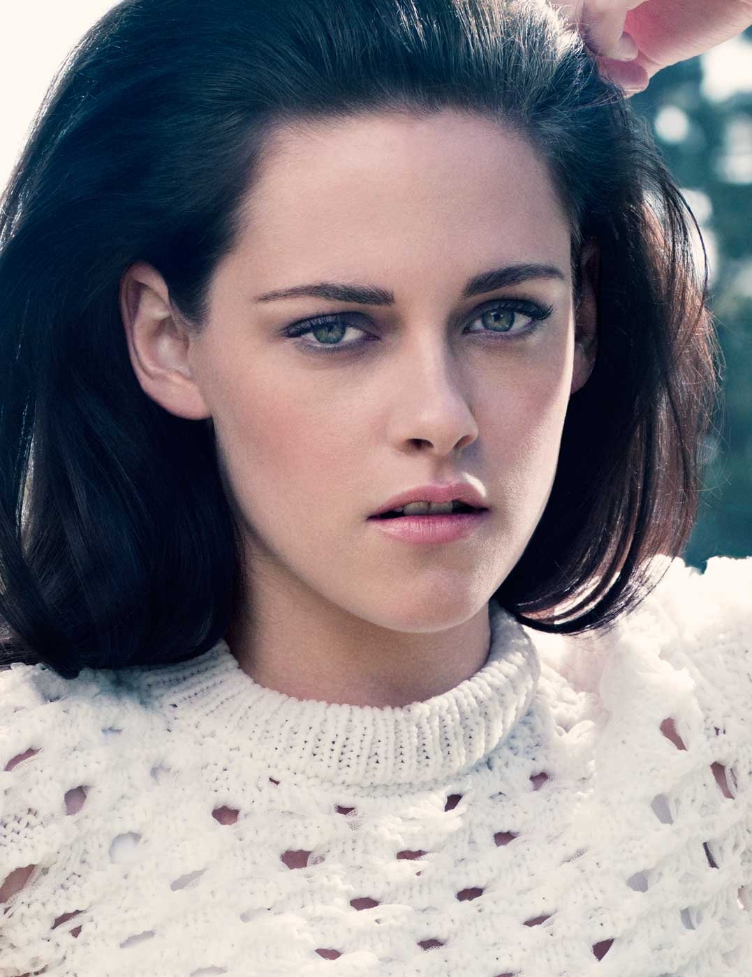 http://2.bp.blogspot.com/-reG2CfaHBJ8/T6UkWrhfBVI/AAAAAAAAENI/ByD_Rj7CjhE/s1600/Kristen-Stewart-ELLE-Magazine-UK-June-2012-08.jpg