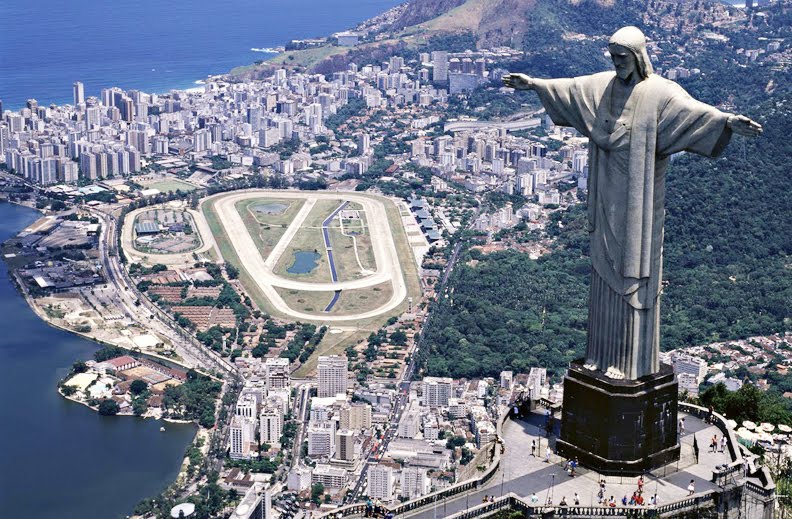 Joe Thinc Creative Battle of the Giant Jesus's