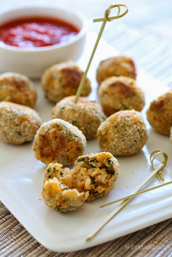 Baked Mini Spinach and Sausage Arancini Bite sized Italian rice balls made with brown rice, spinach, chicken sausage and cheese, breaded and baked in the oven. Served with Marinara for dipping – so good!