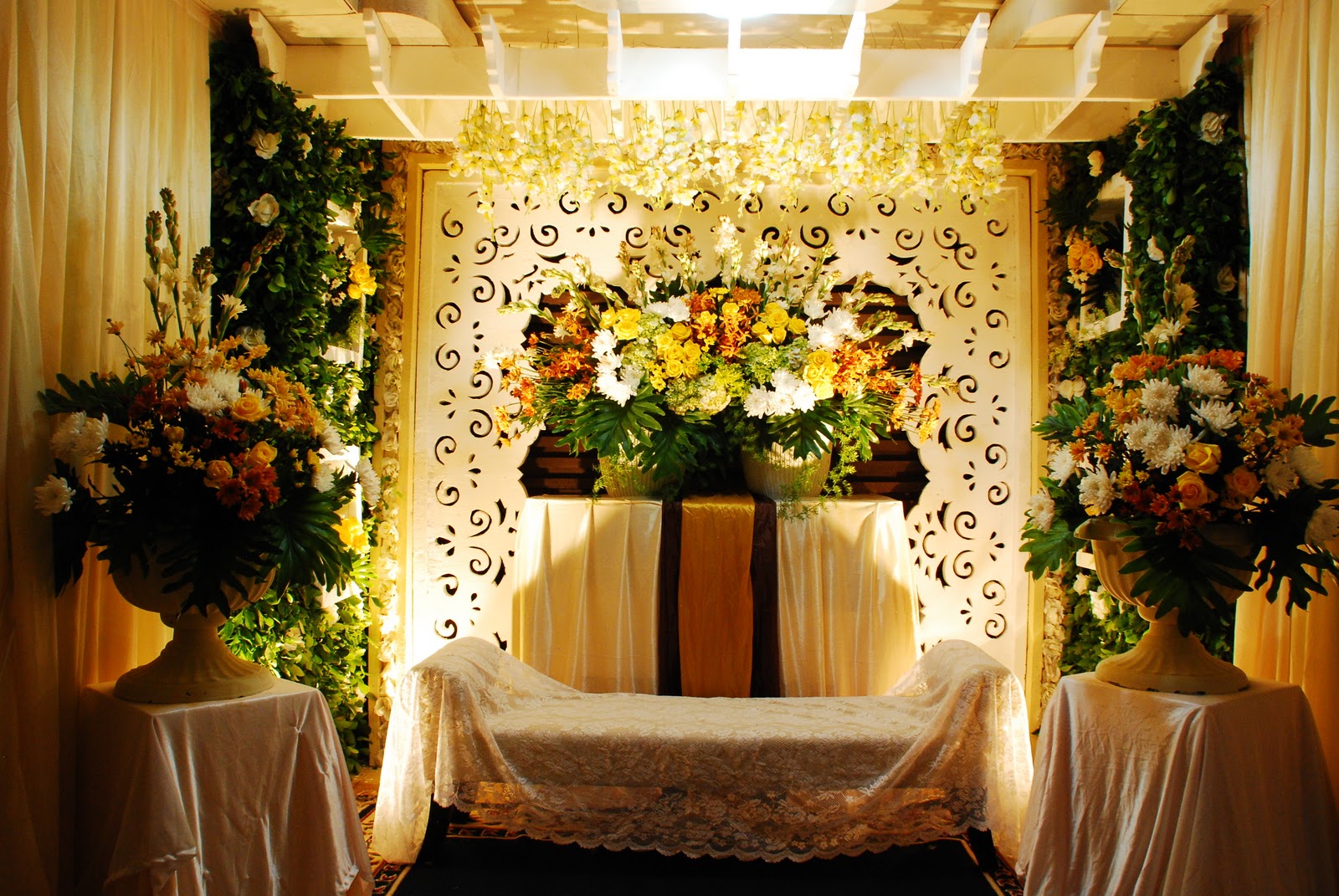 WARNA DEKORASI : Pelaminan minimalis