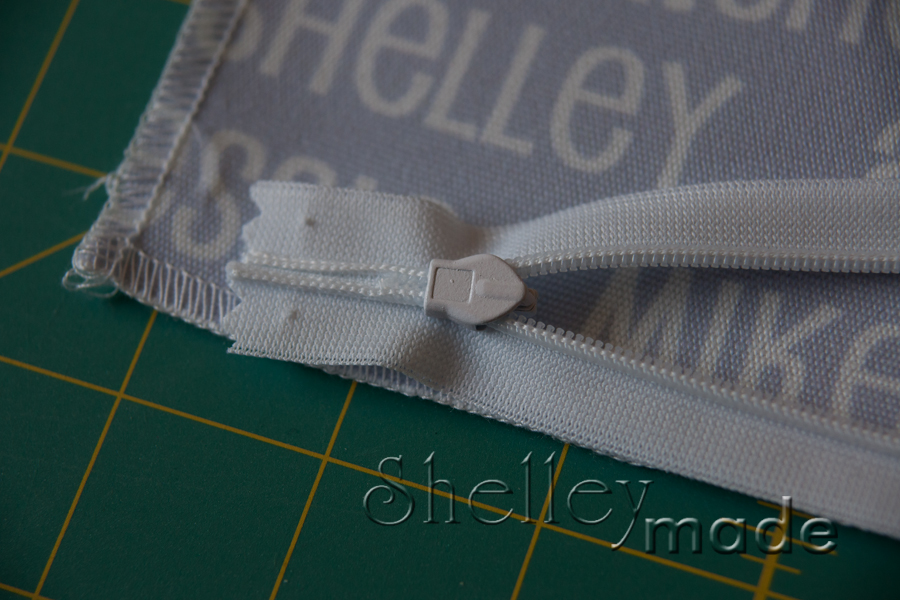Shelley Made Hidden Zipper Pillow Tutorial