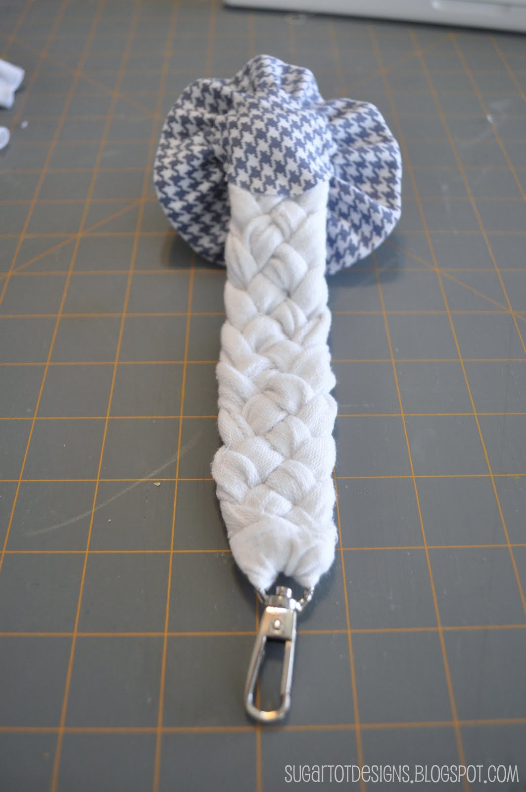 sugartotdesigns Fabric Flower Keychain Tutorial