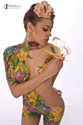 http://2.bp.blogspot.com/-rkFC8R_wWeE/TaQ4wwjI-yI/AAAAAAAAADk/d1wqllGHXy0/s1600/female-body-painting-pictures-pics.jpg