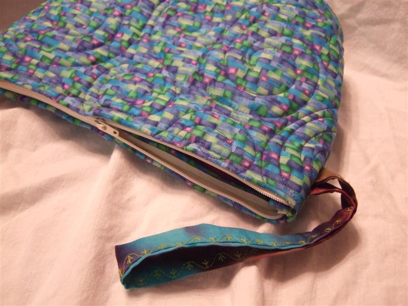 Crafty Sewing and Quilting Quilted Zipper Bags