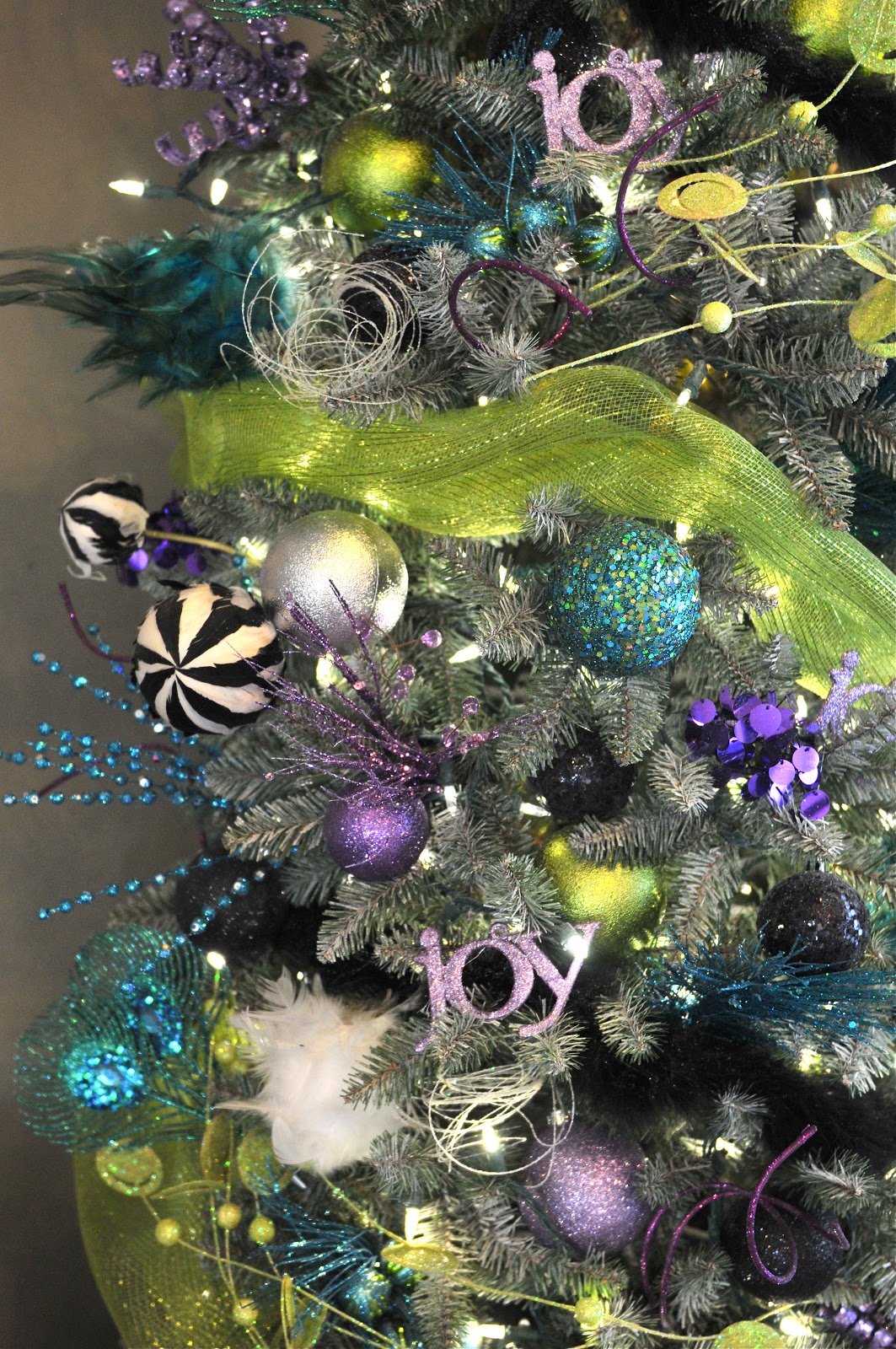 DIY Til We Die Flocking your own artificial tree!