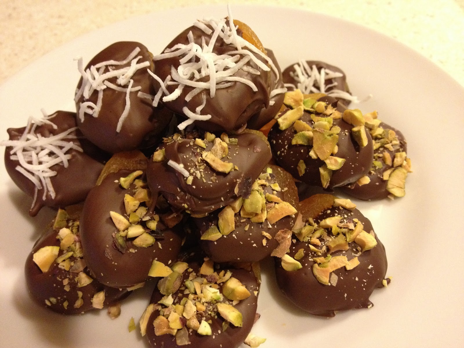 Chow Bella ChocolateCovered Apricots