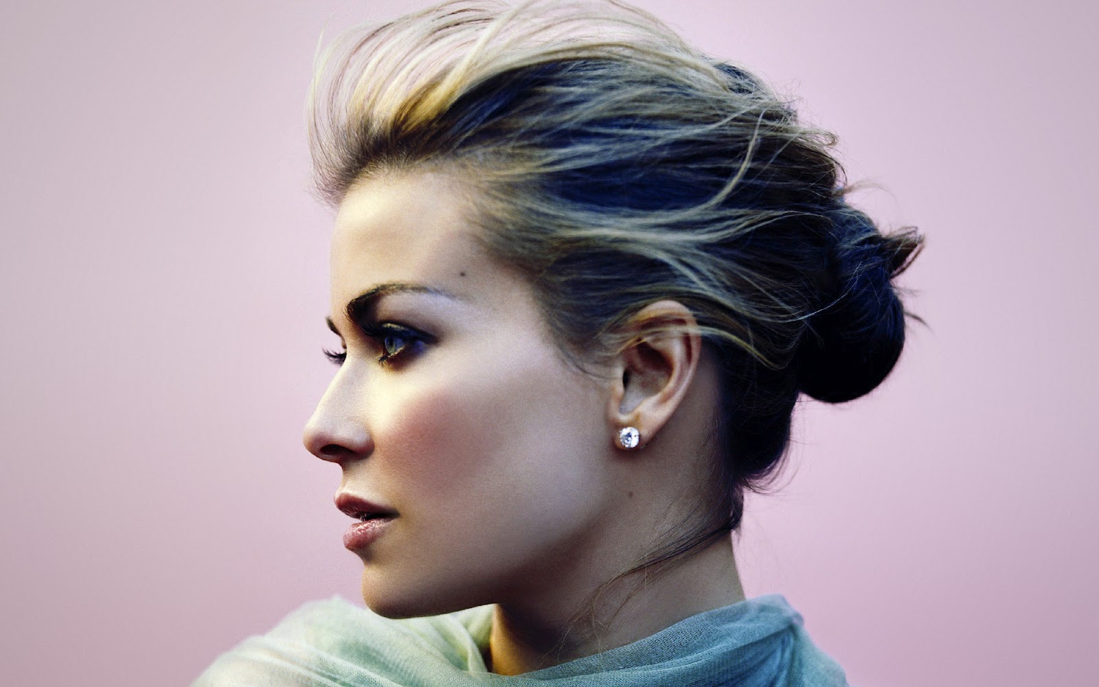 http://2.bp.blogspot.com/-rnVY5BkhkQs/UBzAqFdD-lI/AAAAAAAAAOM/fqD__CJ9qtA/s1600/Carmen+Electra+Wallscelebs.bologspot+(1).jpg