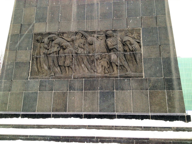 Monument to the Warsaw Jewish Ghetto— stands as a testament to the suffering and courage of the Warsaw's Jewish population during WWII. Upon it, the inscription reads: 'To those who fell in the unprecedented heroic battle for the dignity and freedom of the Jewish people, for a free Poland and for man's liberation. From the Polish Jews.'