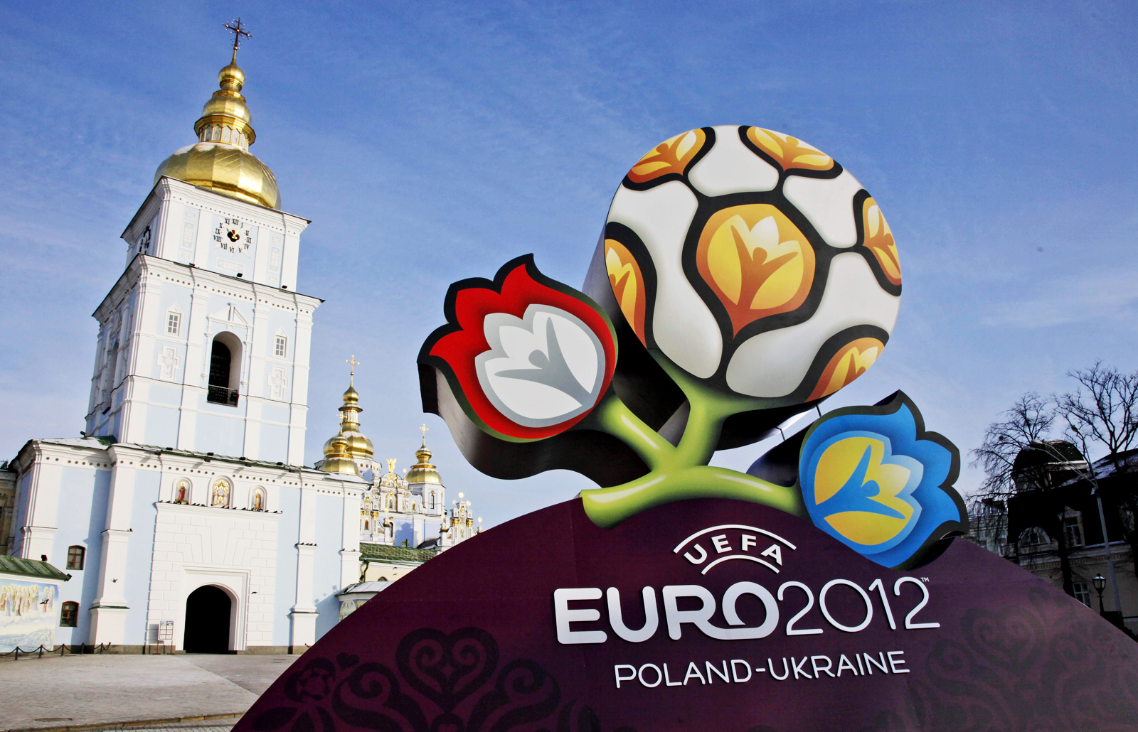 http://2.bp.blogspot.com/-rnbzOsvaCP0/T5IR0B-37-I/AAAAAAAAWmk/PUJjVxDVxzg/s1600/Euro_2012_Cup_3D_Real_Logo_HD_Wallpaper-Vvallpaper.Net.jpg
