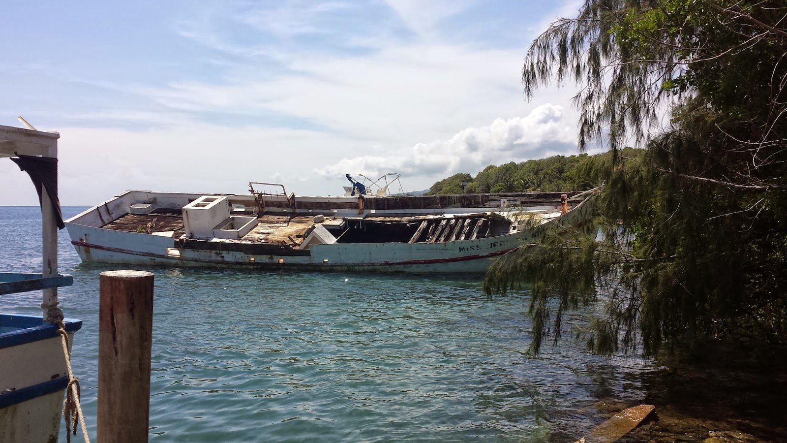 Remaxvipbelize: shipwrecked boats