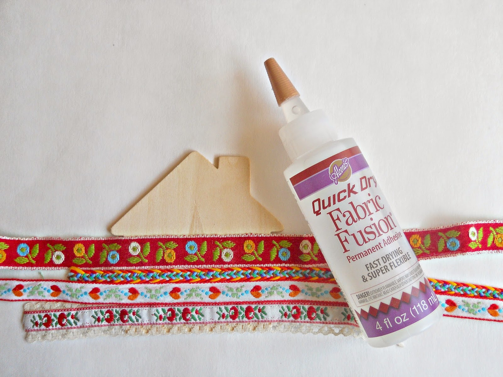 Running With A Glue Gun Scrap Ribbon House Sign DIY