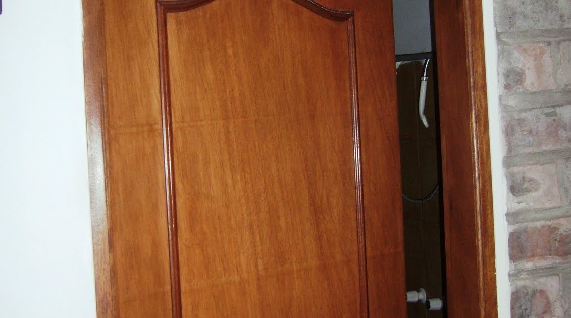 REMATE DE ACABADOS: Puerta para baño con marco cajón.