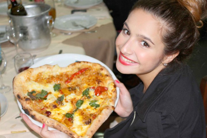 Comiendo Pizza