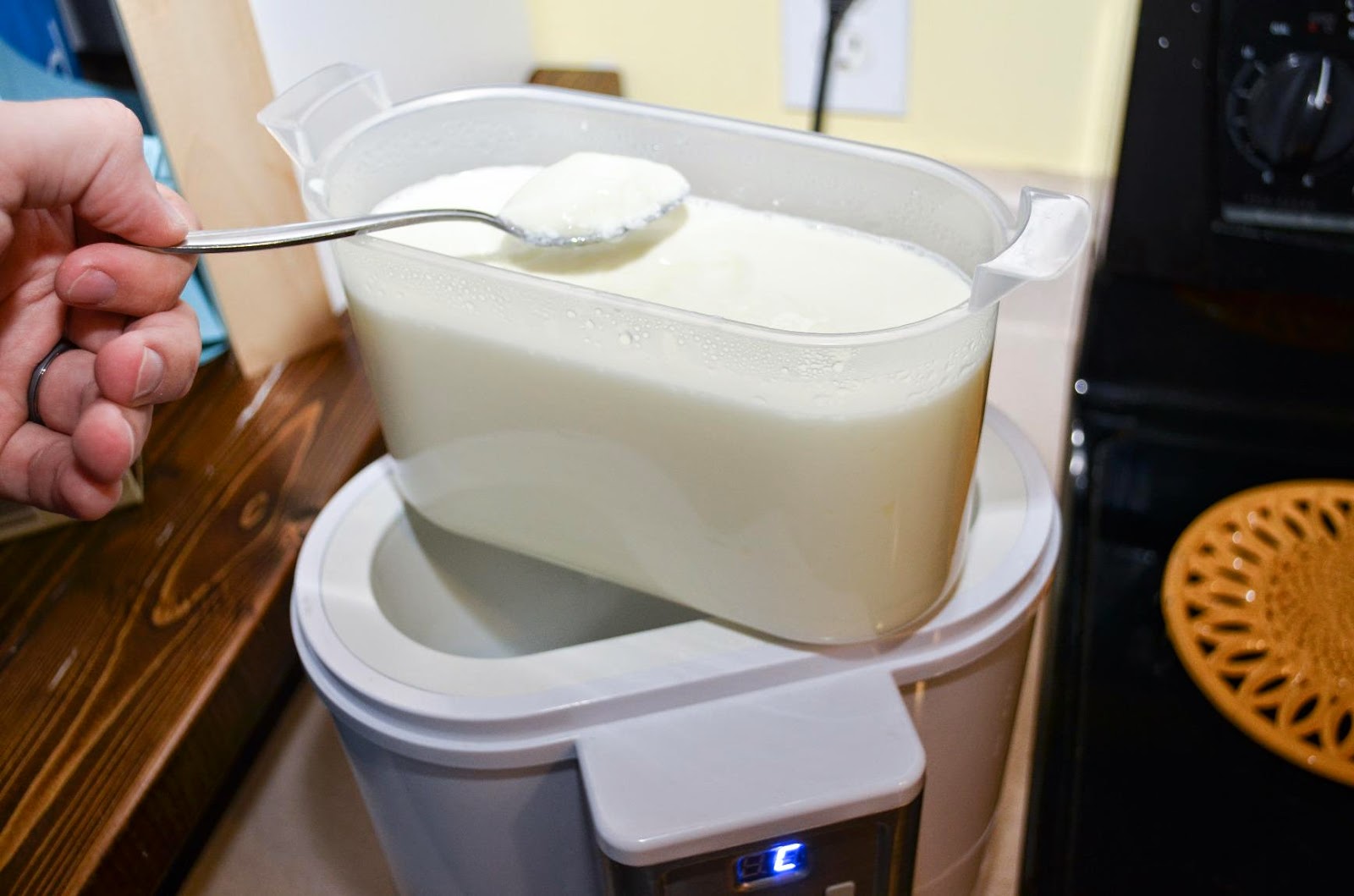 Apete's Reviews Cuisinart CYM100 Electronic Yogurt Maker with