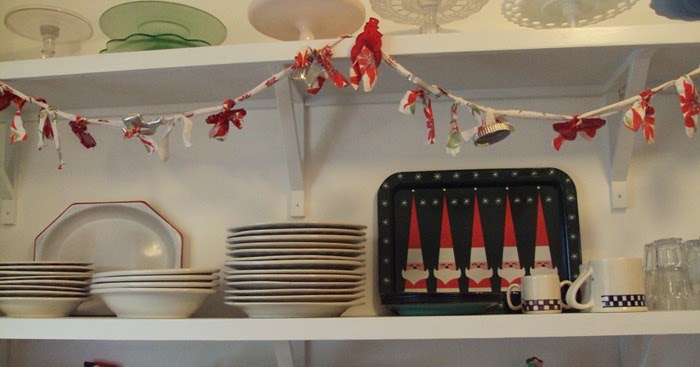 KayteeJanes House: Vintage Cookie Cutter Garland