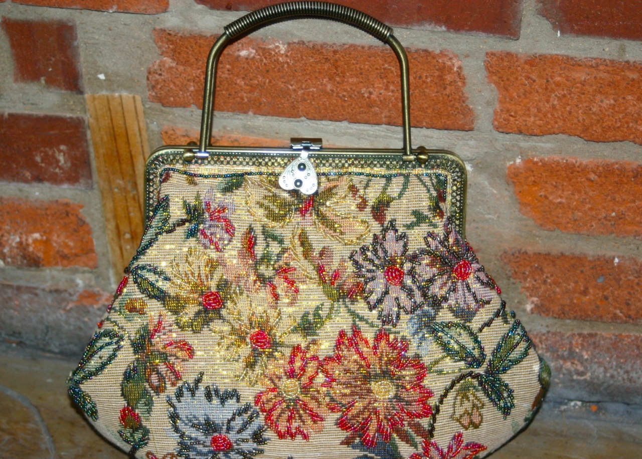 Giveaway II: Vintage Beaded Handbag [Closed] - Economy of Style
