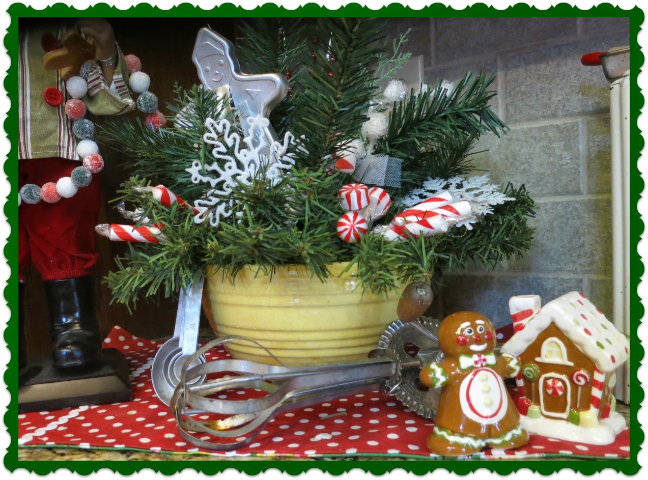 Zetta's Aprons: German-Style Christmas Decor!