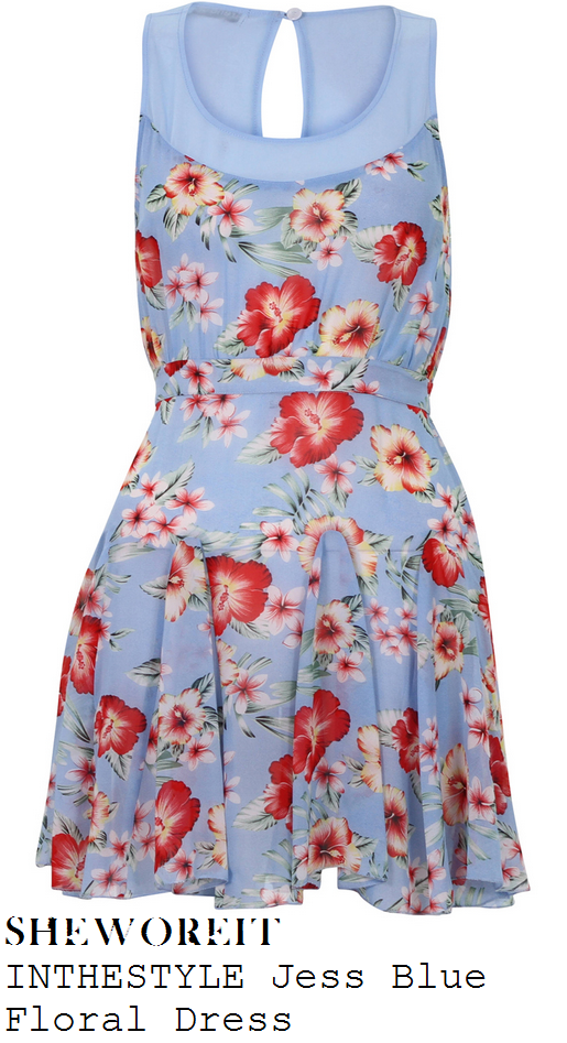 jessica-wright-blue-pink-and-cream-floral-hawaiian-print-sweetheart-neckline-sleeveless-dress jessica-wright-blue-pink-and-cream-floral-hawaiian-print-sweetheart-neckline-sleeveless-dress