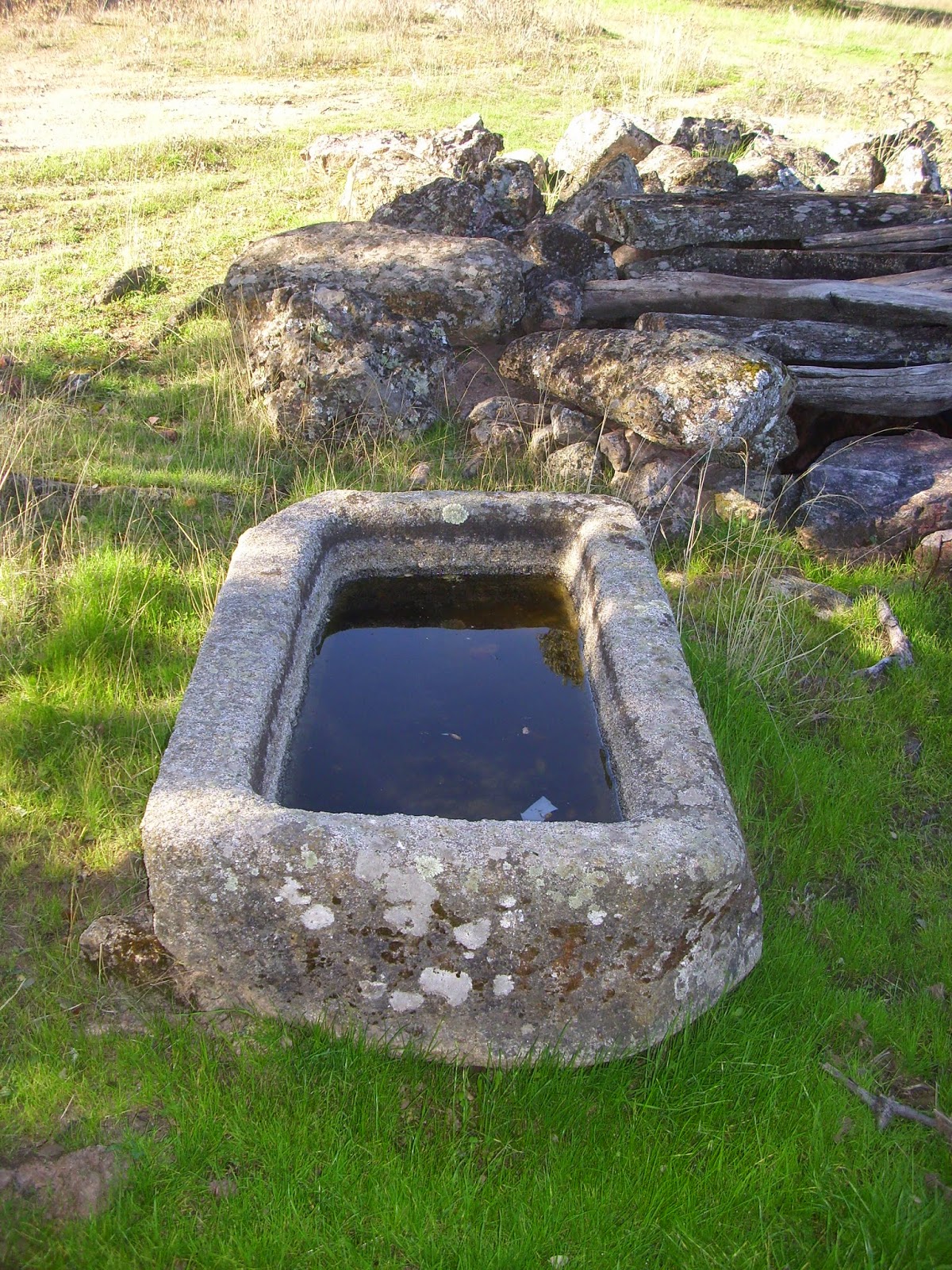 Historia desde la Jara: Pilas de piedra ¿para rituales? Porque para