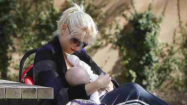 Gwen Stefani Breastfeeding Gwen Stefani Breastfeeding