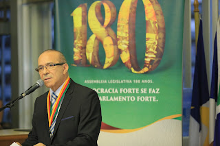 Eliseu Padilha é agraciado com a medalha do Mérito Farroupilha