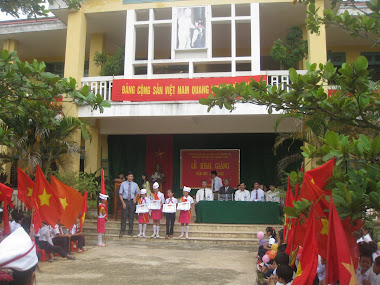 Phát thưởng học sinh giỏi Tỉnh