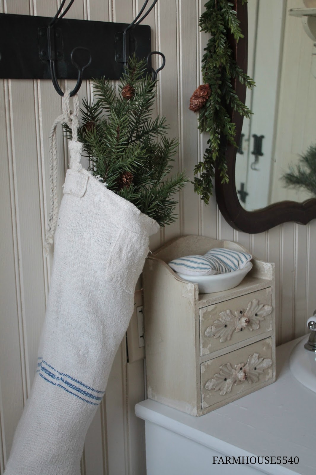 FARMHOUSE 5540 Farmhouse Bathroom At Christmas
