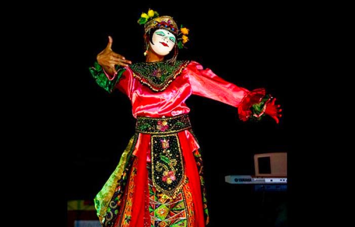 Tari Topeng Masyarakat Betawi - Looking Indonesia