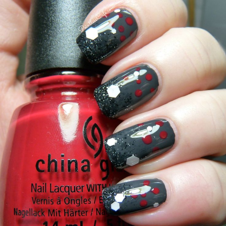 Celebrate the holiday season with christmas nail art Christmas Nail Art Ideas | Pointless Cafe